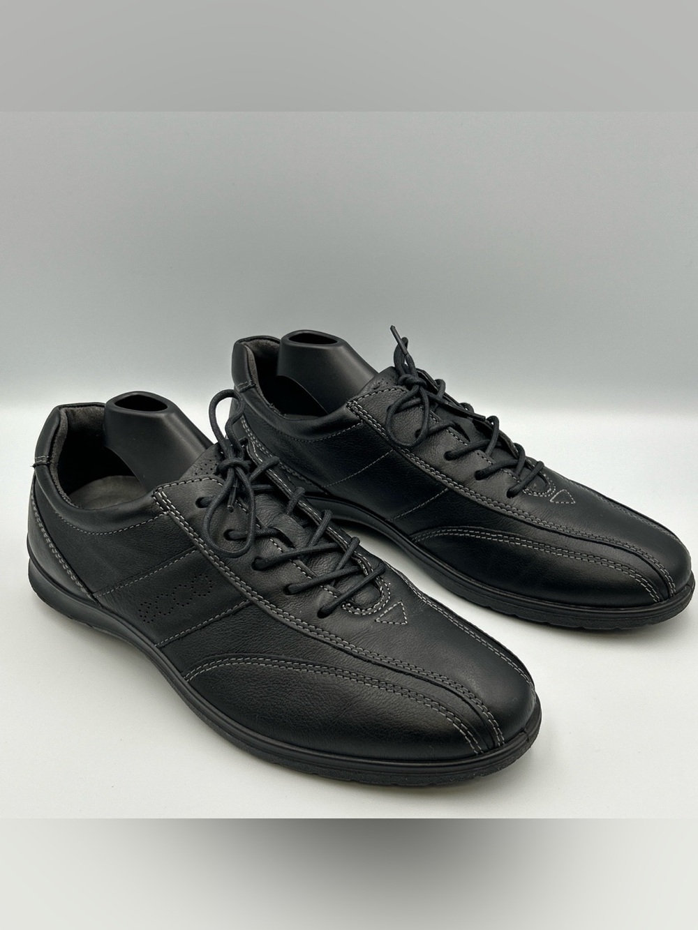 ECCO Sky Sneakers Womens 8-8.5 Black Leather Casual Bicycle Toe Shoes